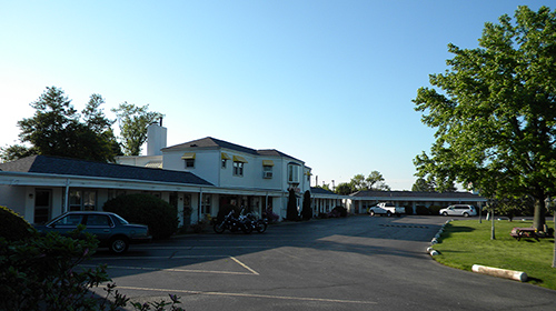 Waldorf La Plata Motel